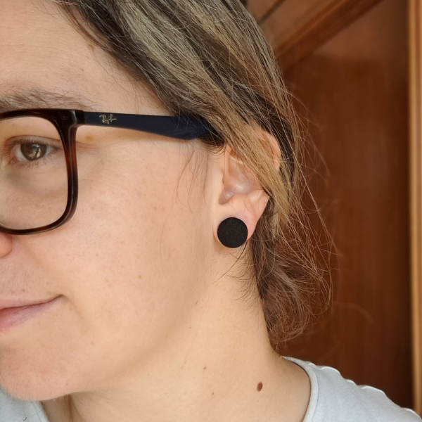 Petites boucles d'oreilles boutons - Noir