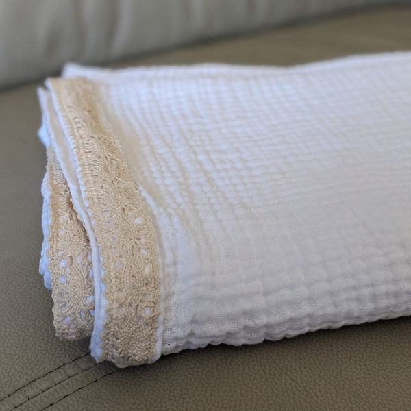 Grande mousseline de coton à dentelle - Blanche