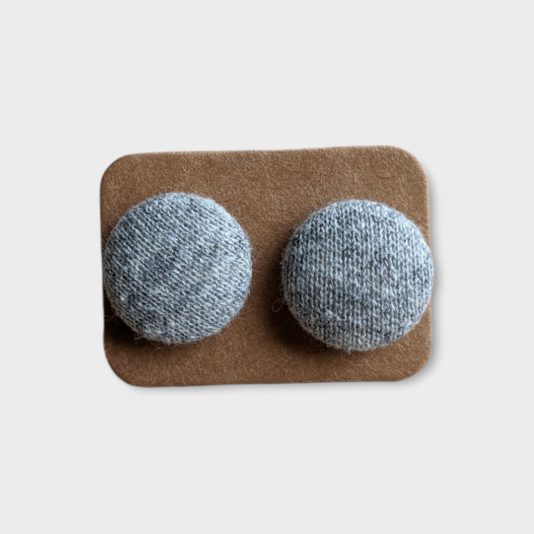 Petites boucles d'oreilles boutons - Gris Chiné