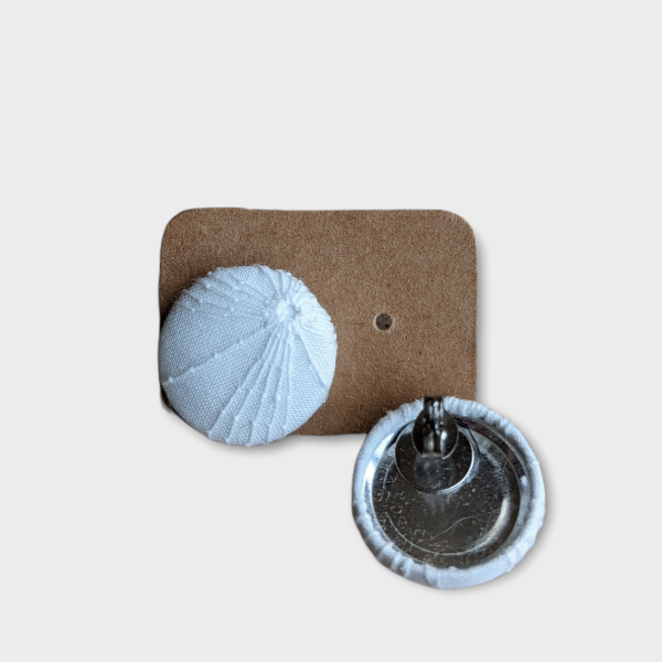 Boucles d'oreilles boutons - Dentelle Blanche