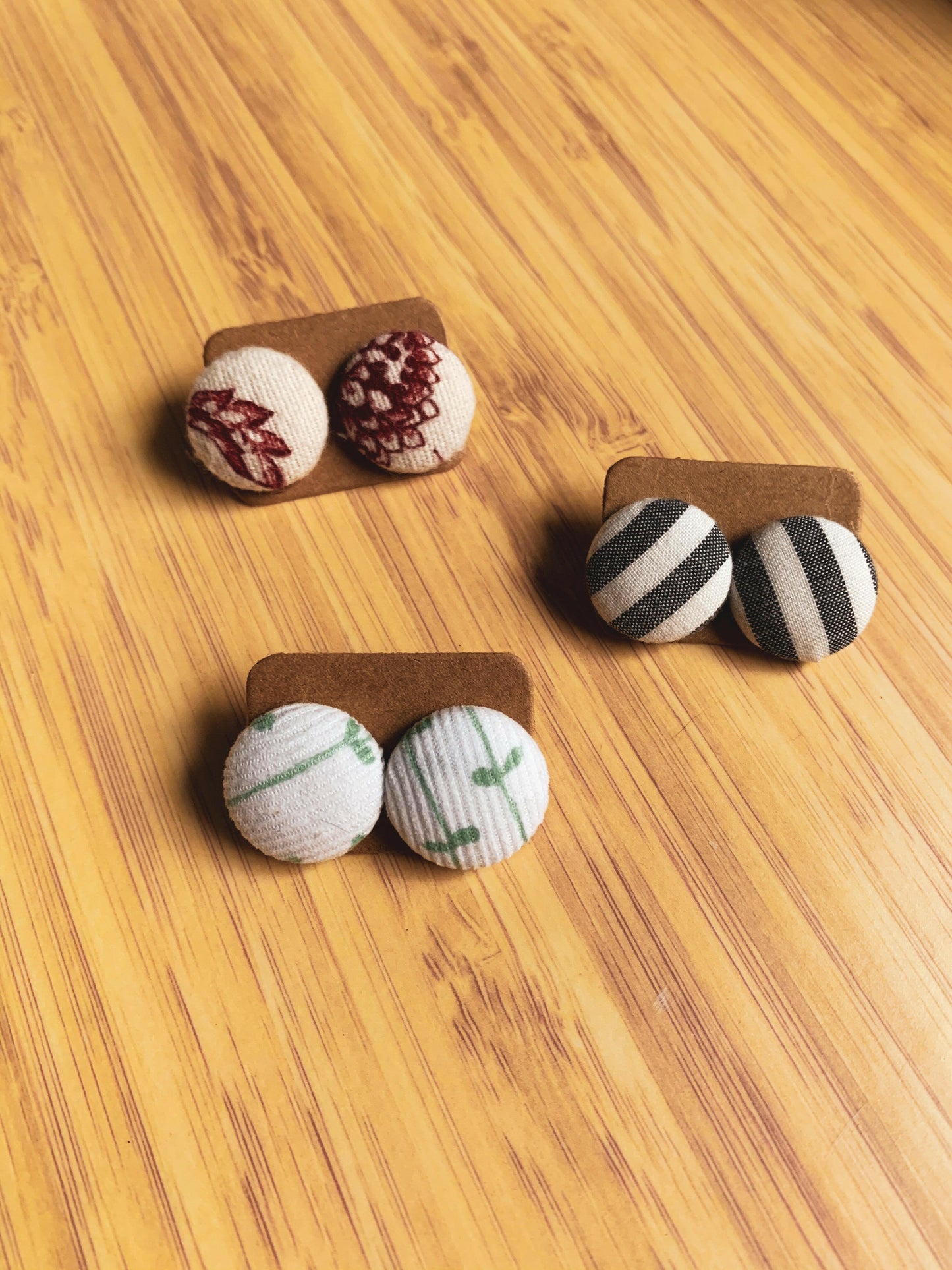 Boucles d'oreilles boutons - Petites feuilles