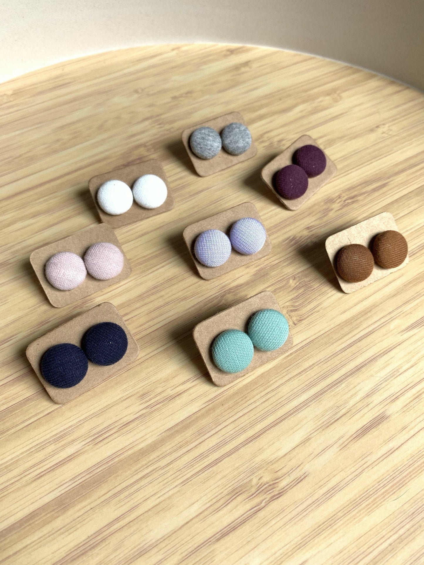 Petites boucles d'oreilles boutons - Gris Chiné