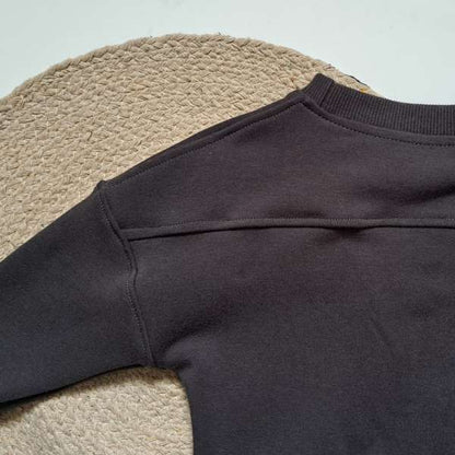 Le chandail à manches longues Horizon a été conçu pour offrir un maximum de confort, de douceur et de liberté de mouvement aux tout-petits.