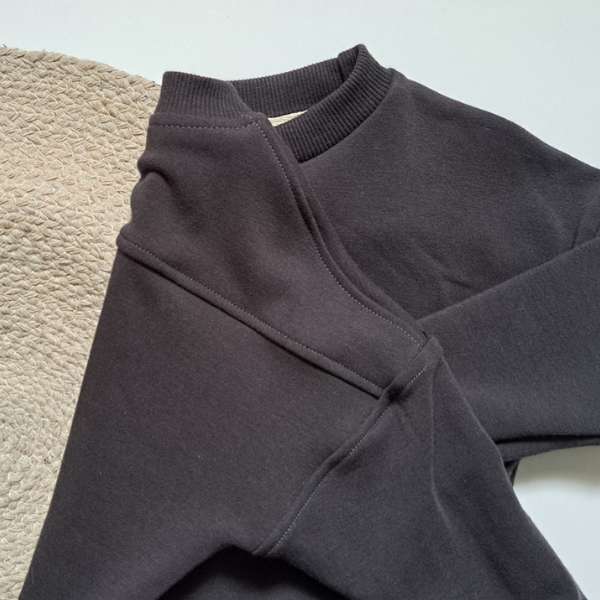 Le chandail à manches longues Horizon a été conçu pour offrir un maximum de confort, de douceur et de liberté de mouvement aux tout-petits.