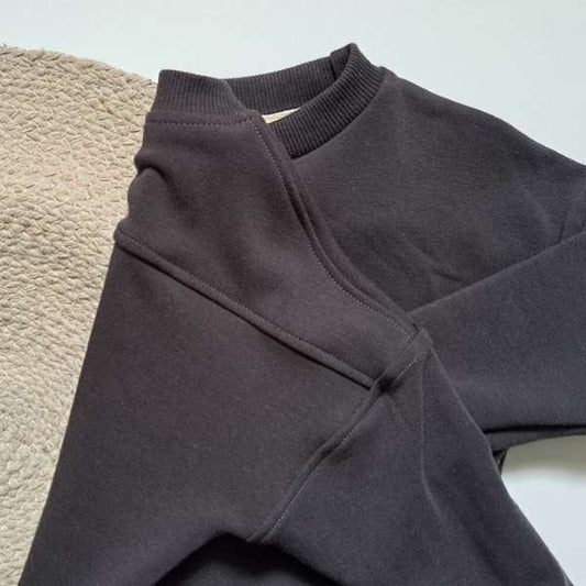 Le chandail à manches longues Horizon a été conçu pour offrir un maximum de confort, de douceur et de liberté de mouvement aux tout-petits.