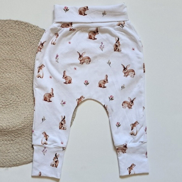 Pantalon évolutif avec des lapins