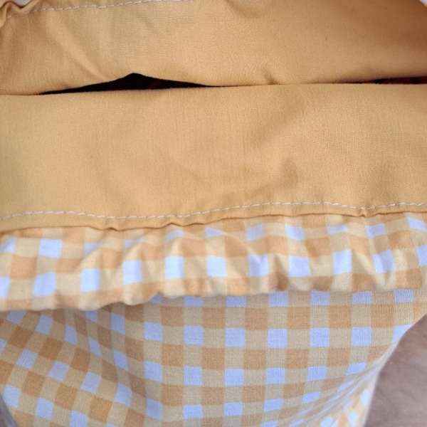 Sac à cordons avec des petits carreaux jaune pour la garderie, les jouets, les vêtements