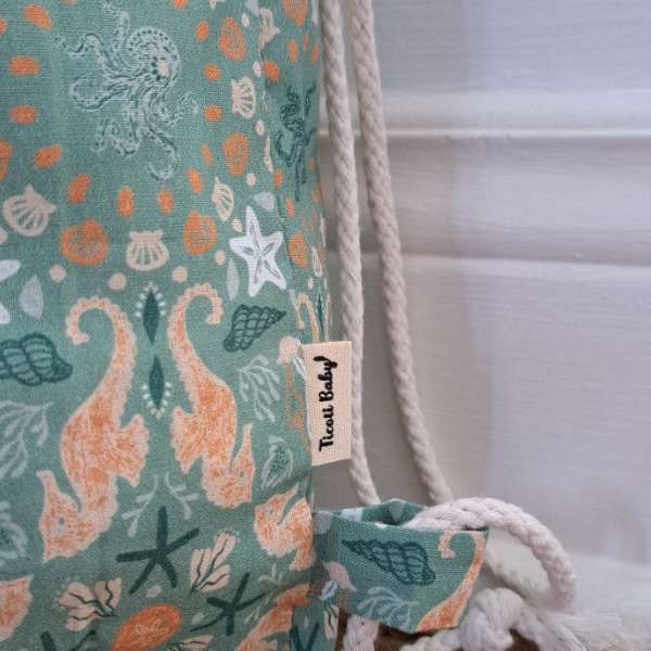 Sac à cordons avec des hippocampes et des étoiles de mer