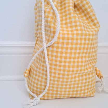 Sac à cordons avec des petits carreaux jaune pour la garderie, les jouets, les vêtements