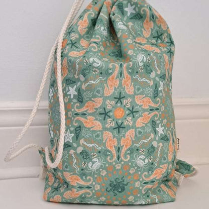 Sac à cordons avec des hippocampes et des étoiles de mer