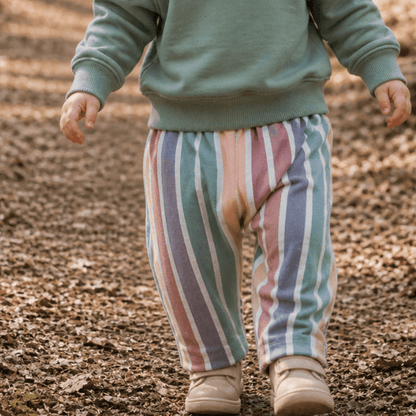 Bebe avec pantalon ballon multicolore