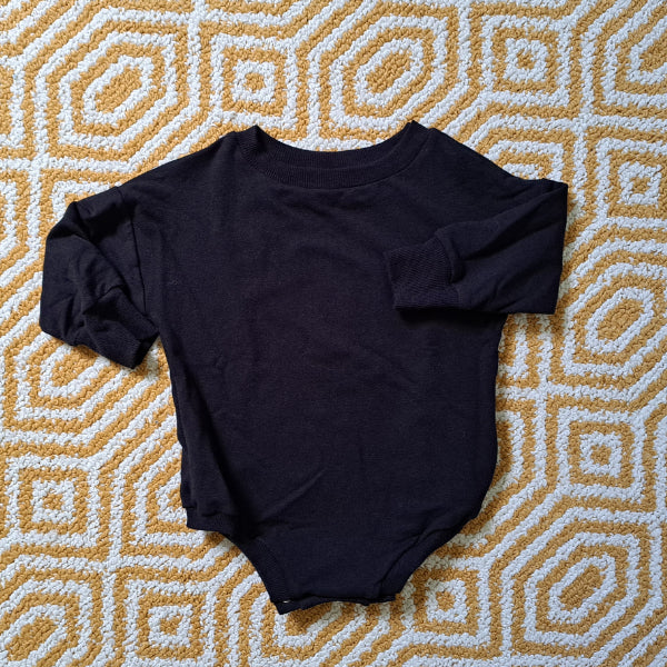 Cache-couche ou onésie à manches longues noir en tissu de bambou ultra confortable pour les bébés