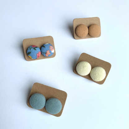 Petites boucles d'oreilles boutons - Jaune Soleil